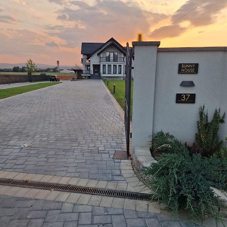 Sunny House Villa Сучеава Екстериор снимка