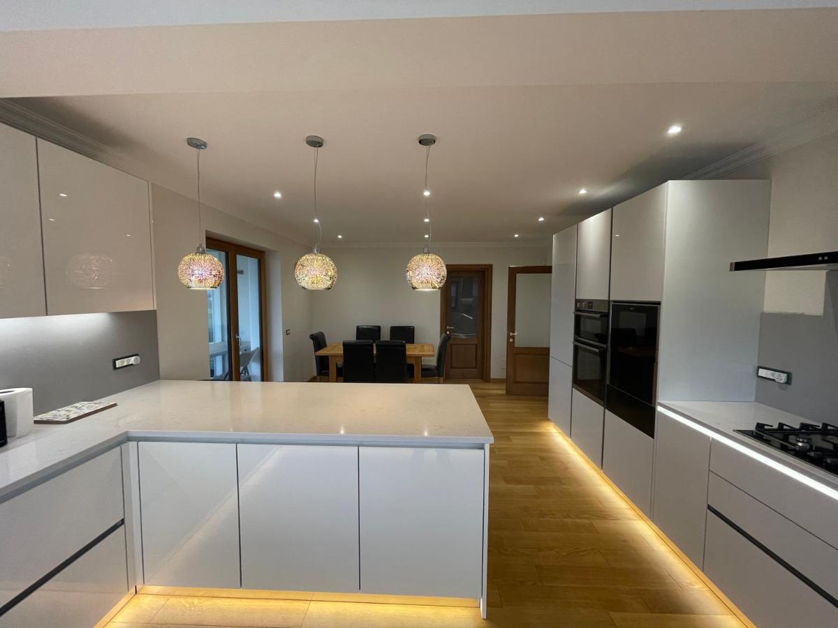 Sunny House Villa Сучеава Екстериор снимка