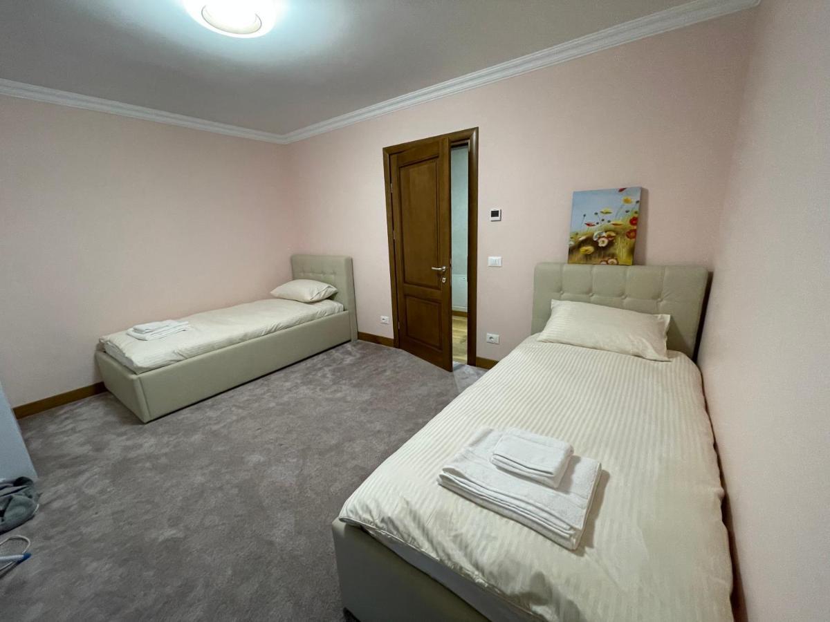 Sunny House Villa Сучеава Екстериор снимка