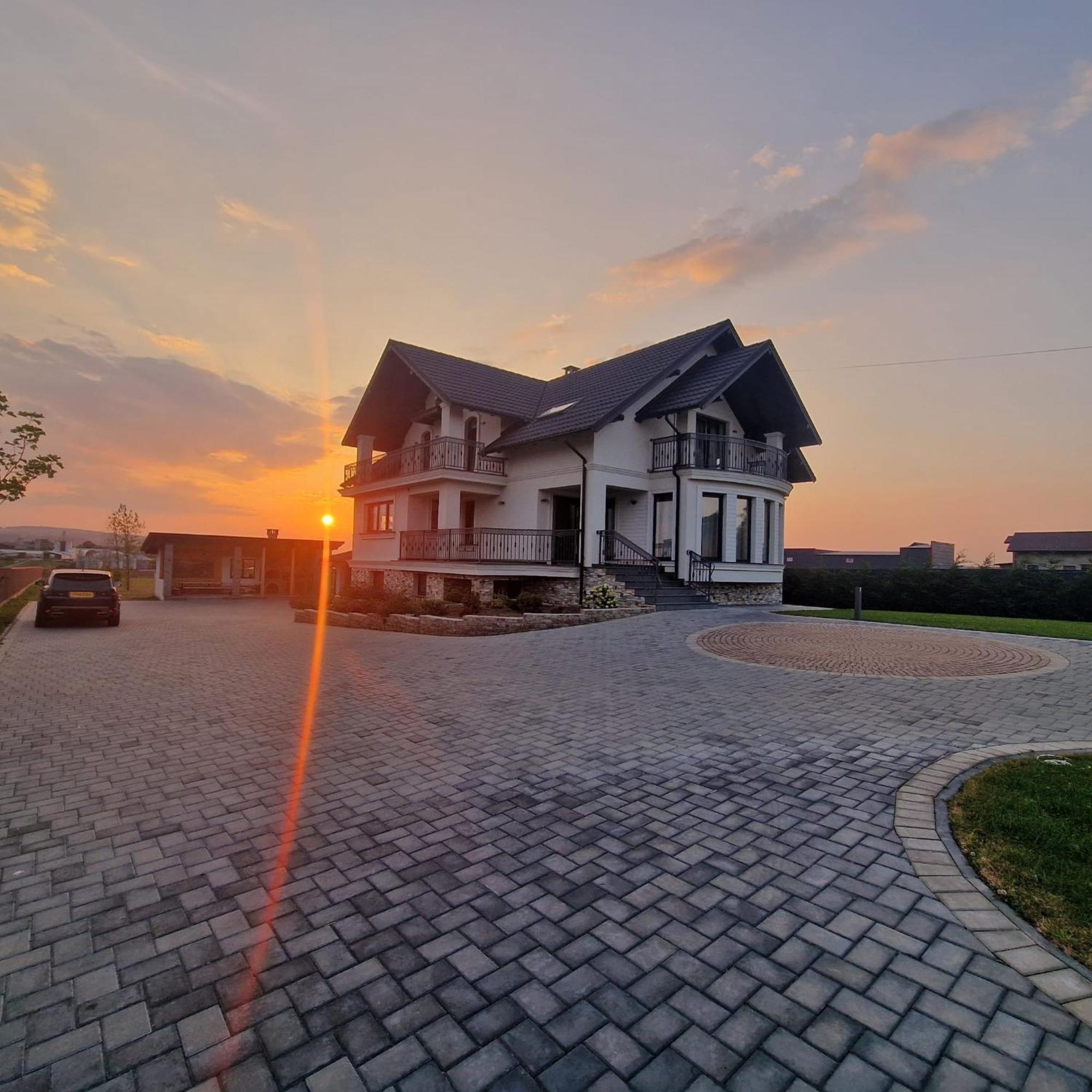 Sunny House Villa Сучеава Екстериор снимка